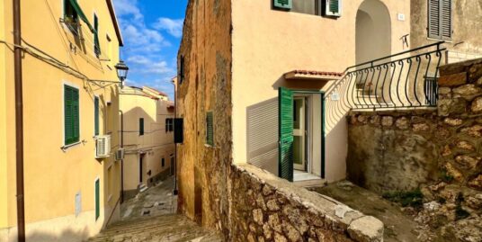 Porto S. Stefano – Centro storico appartamento su due piani